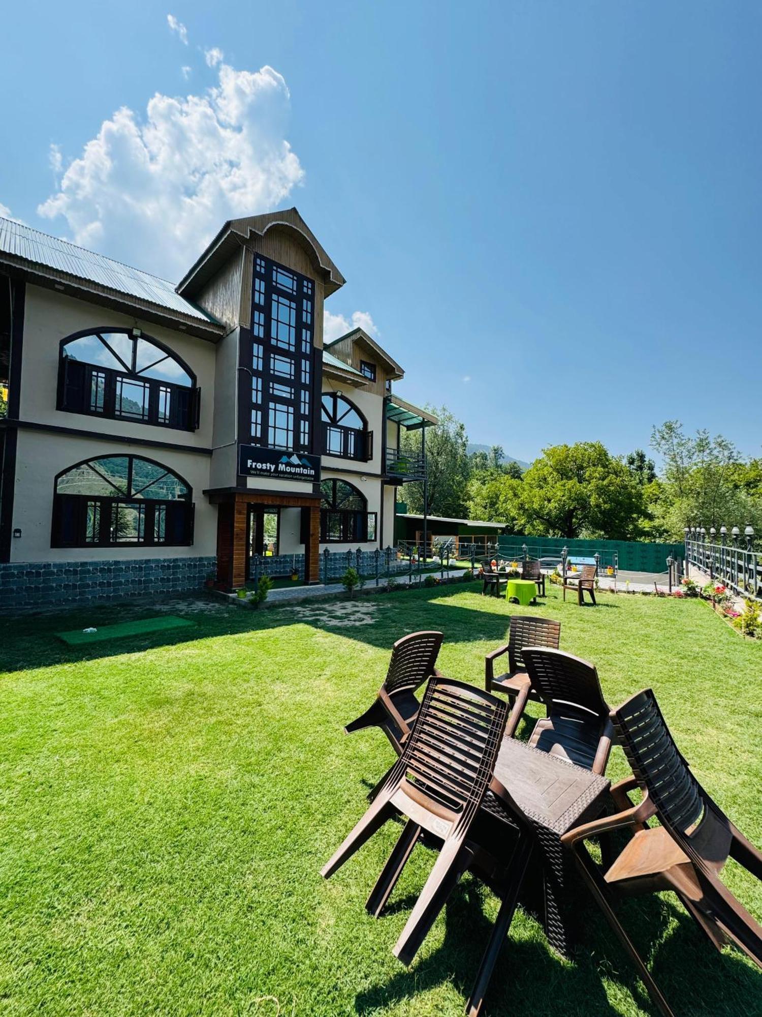 Frosty Mountain Resort Pahalgām Dış mekan fotoğraf