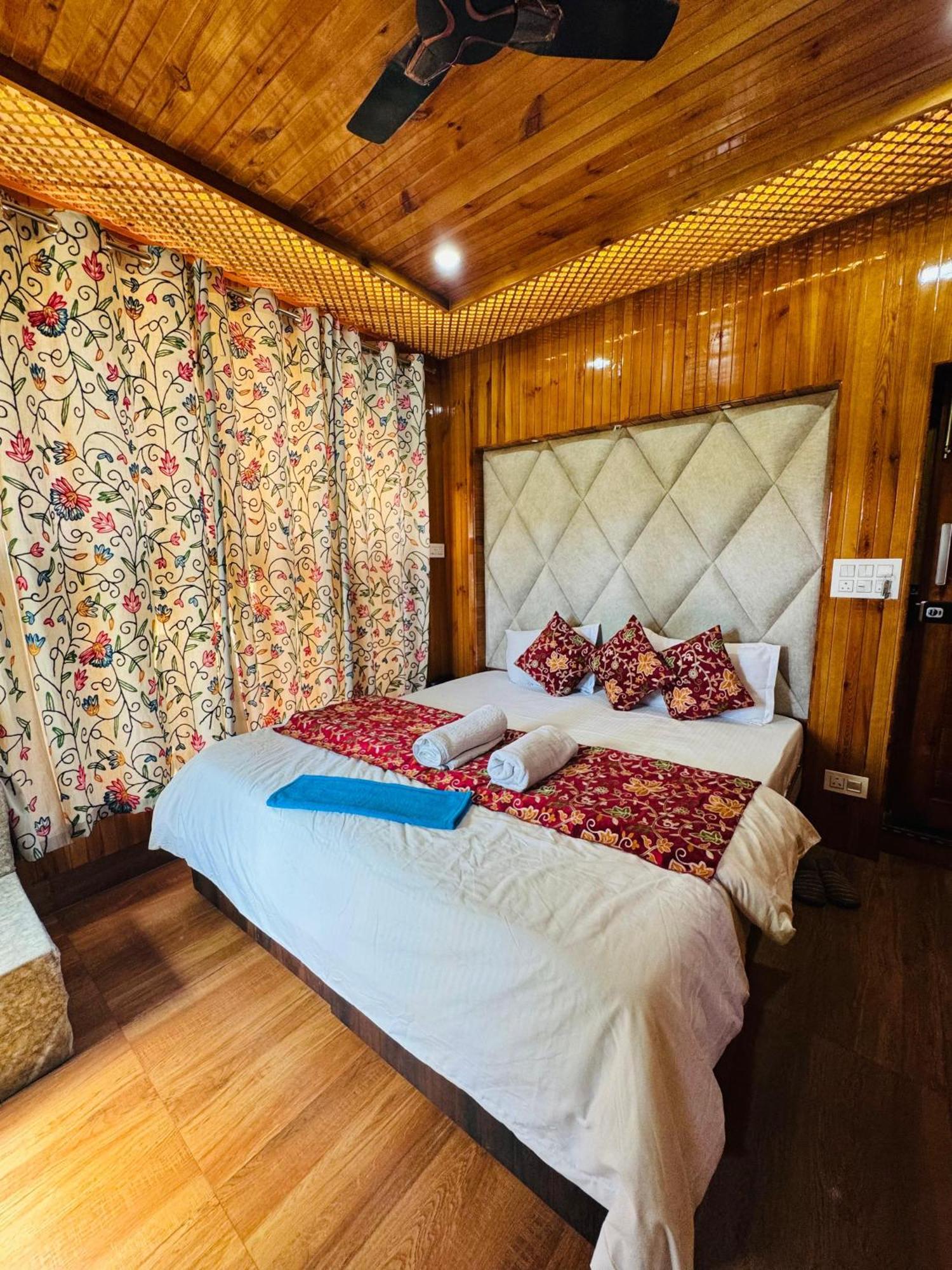 Frosty Mountain Resort Pahalgām Dış mekan fotoğraf