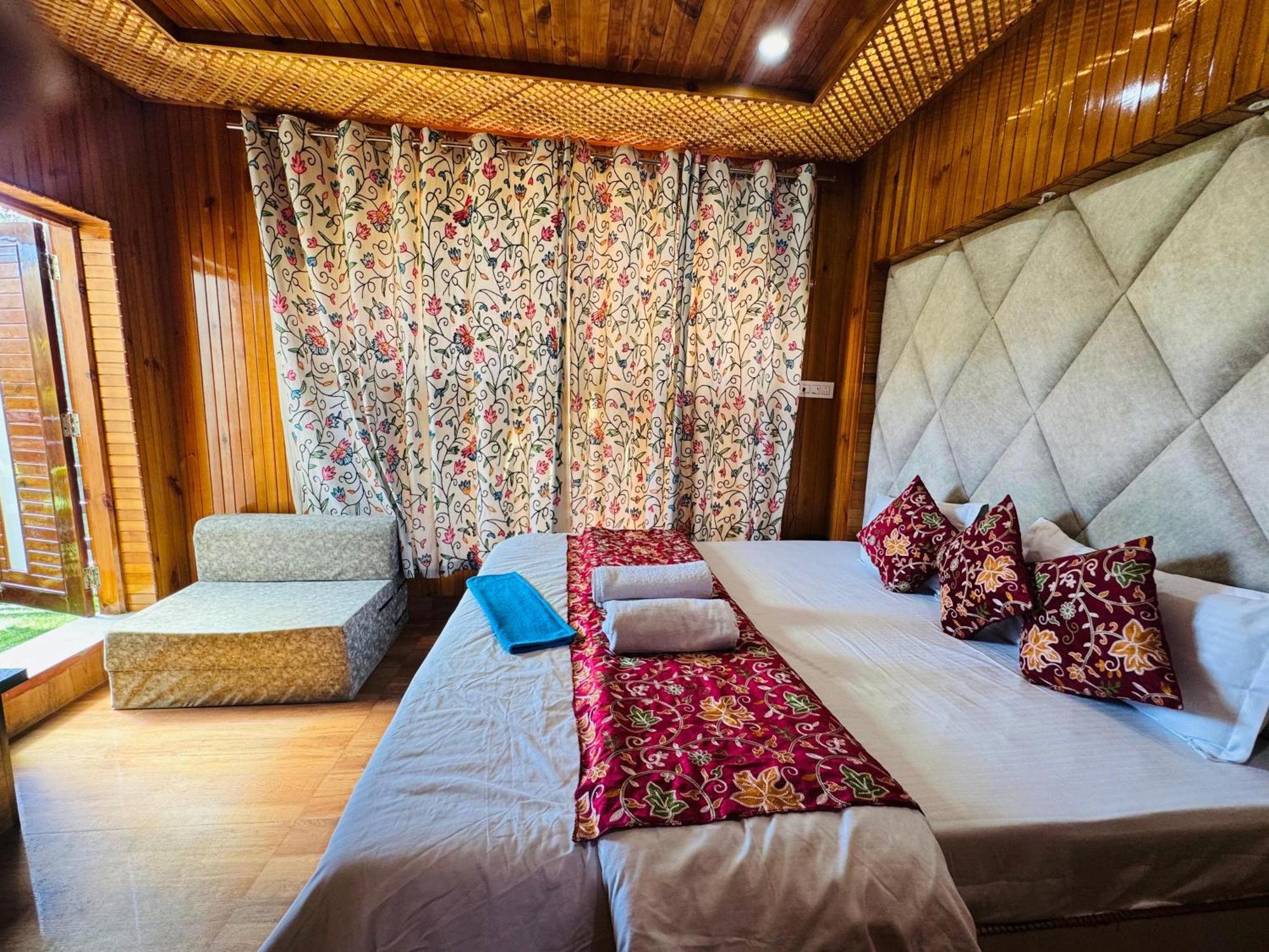 Frosty Mountain Resort Pahalgām Dış mekan fotoğraf