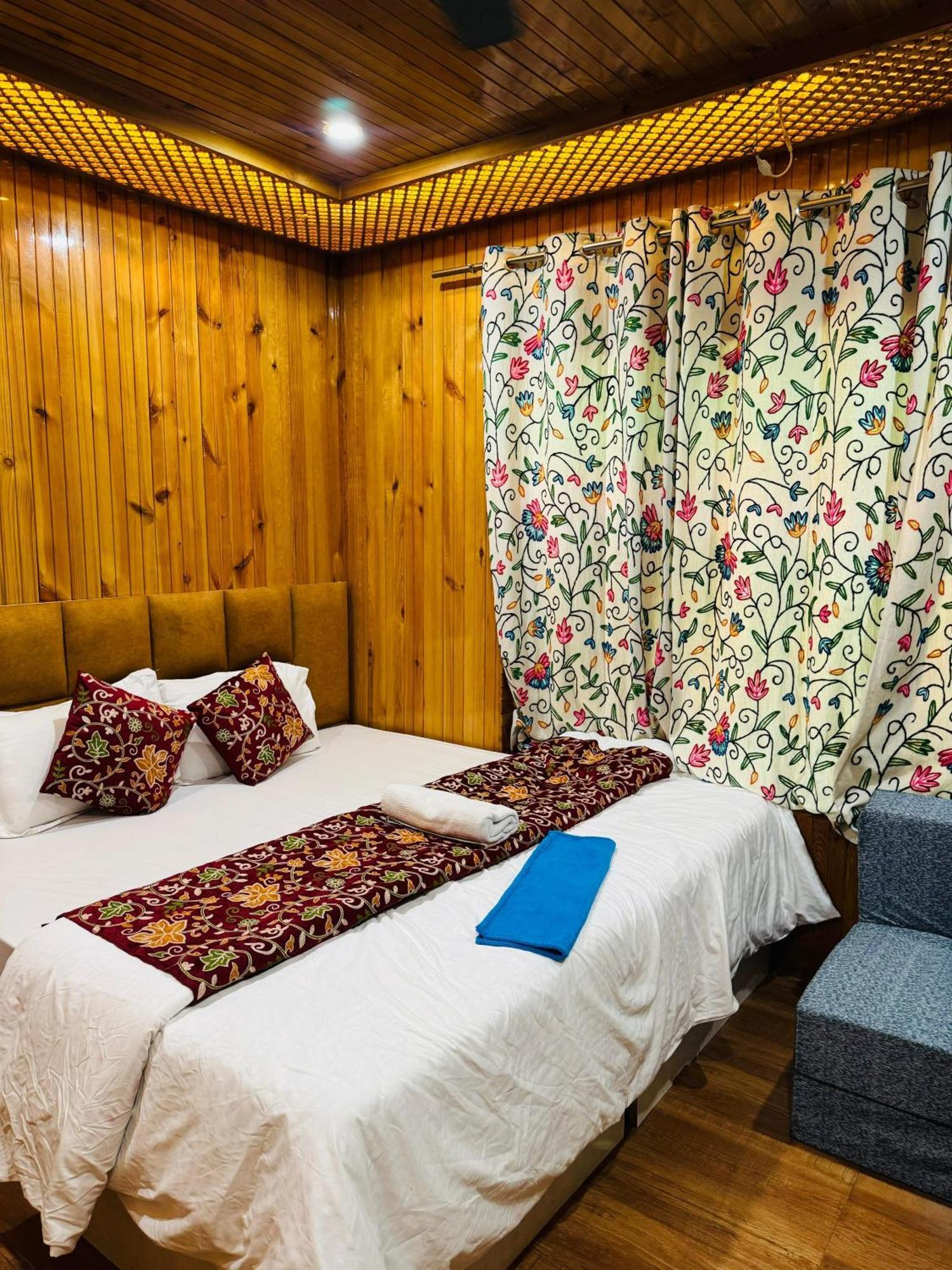 Frosty Mountain Resort Pahalgām Dış mekan fotoğraf