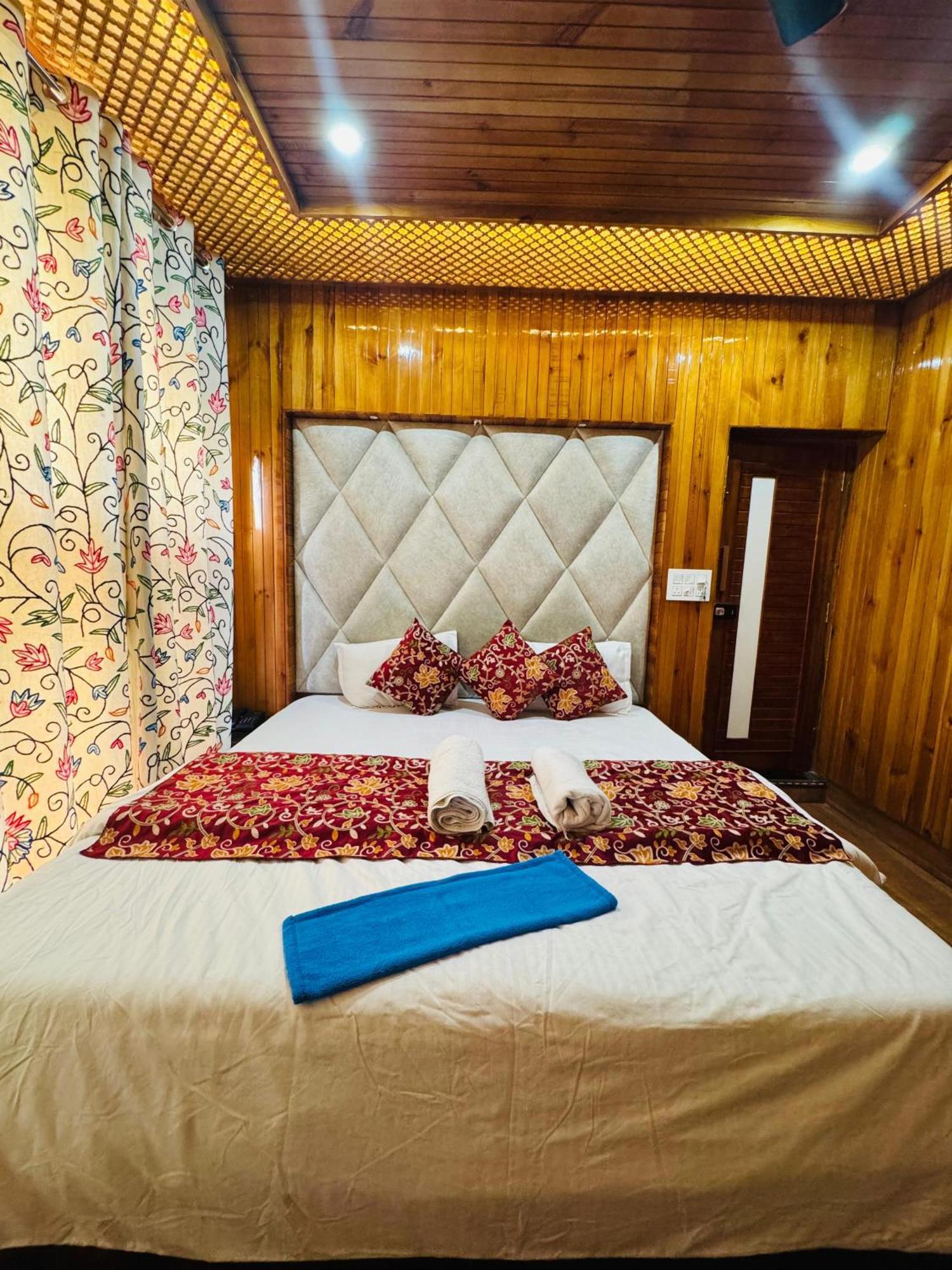 Frosty Mountain Resort Pahalgām Dış mekan fotoğraf