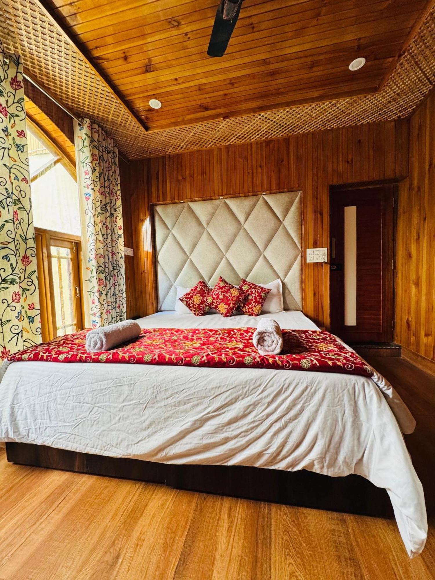 Frosty Mountain Resort Pahalgām Dış mekan fotoğraf