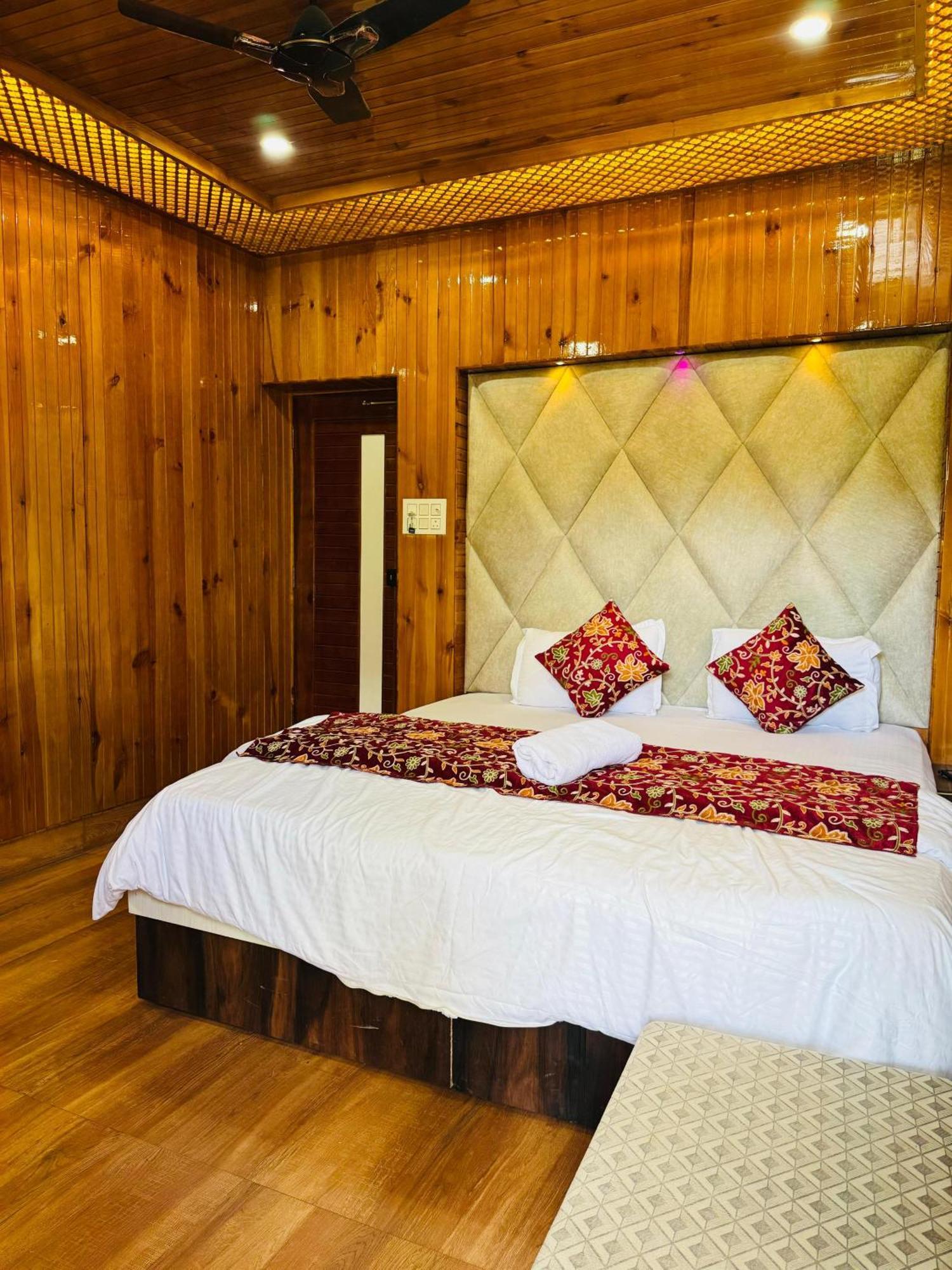 Frosty Mountain Resort Pahalgām Dış mekan fotoğraf